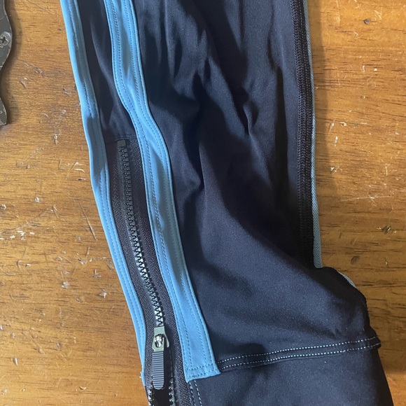 Lululemon Zip The Line Crop Black Blue Leggings Women's Size 6 - Picture 8 of 13